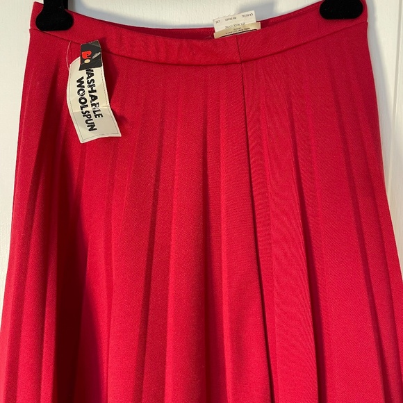 Sz M Vintage(with Tags!) Red Pleated Maxi Skirt - Picture 2 of 10